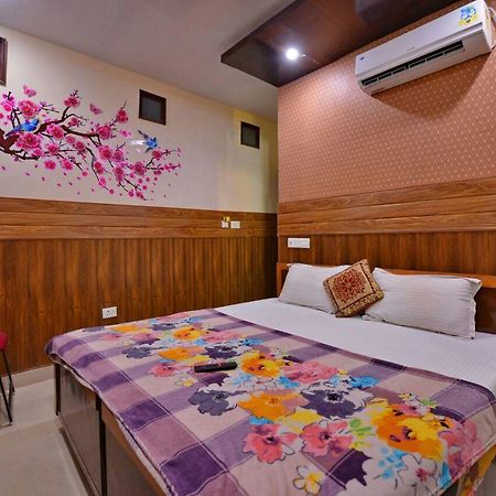 Hotel Dharam Villa Kalka Bagian luar foto