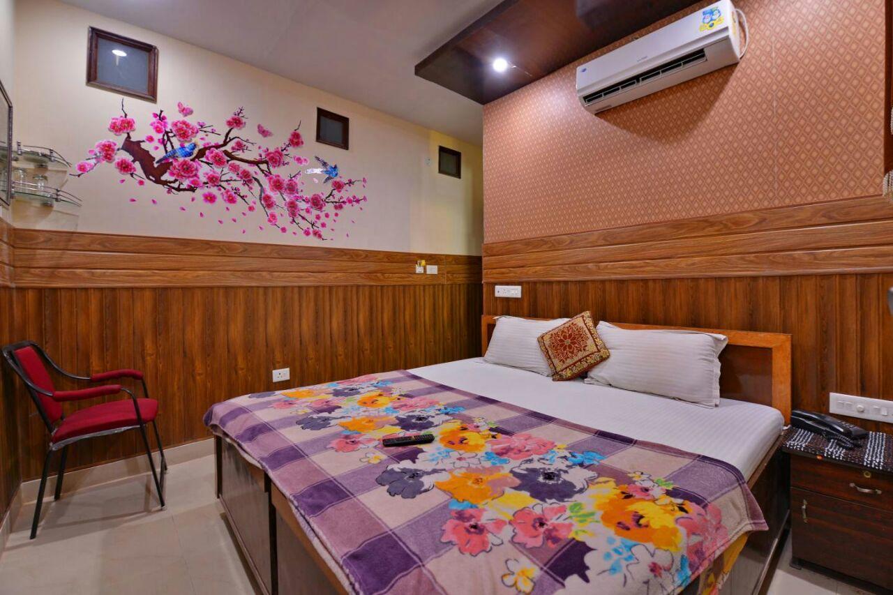 Hotel Dharam Villa Kalka Bagian luar foto